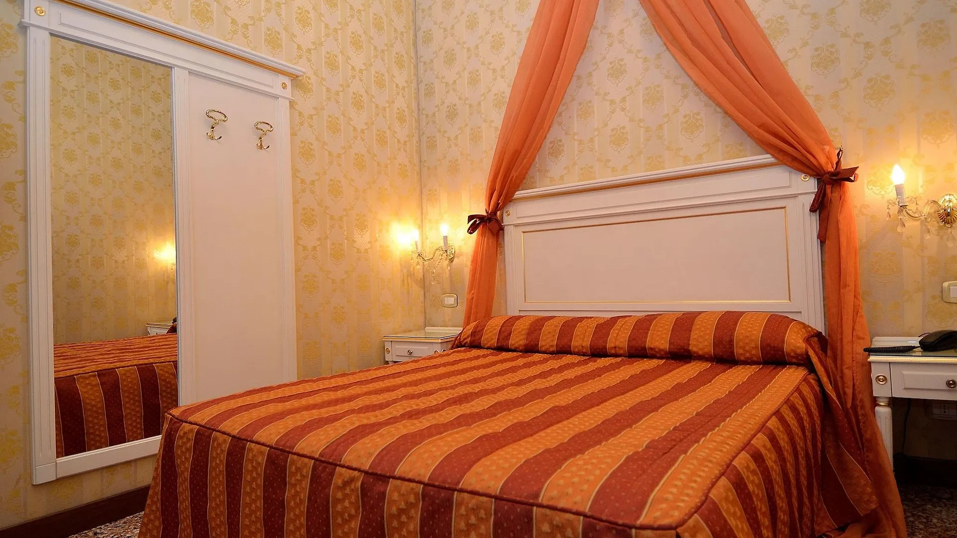 Locanda La Corte Venice Bed & Breakfast