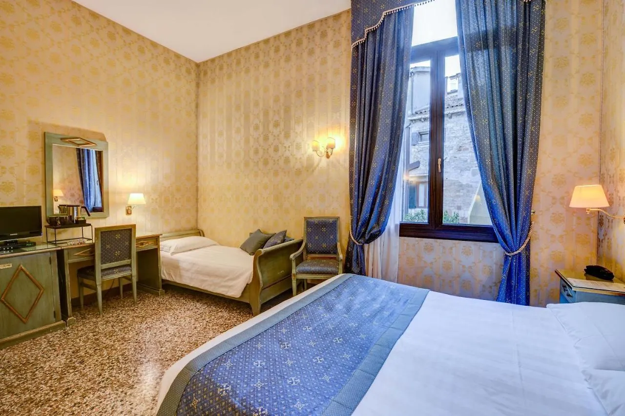 Locanda La Corte Venice 3*,