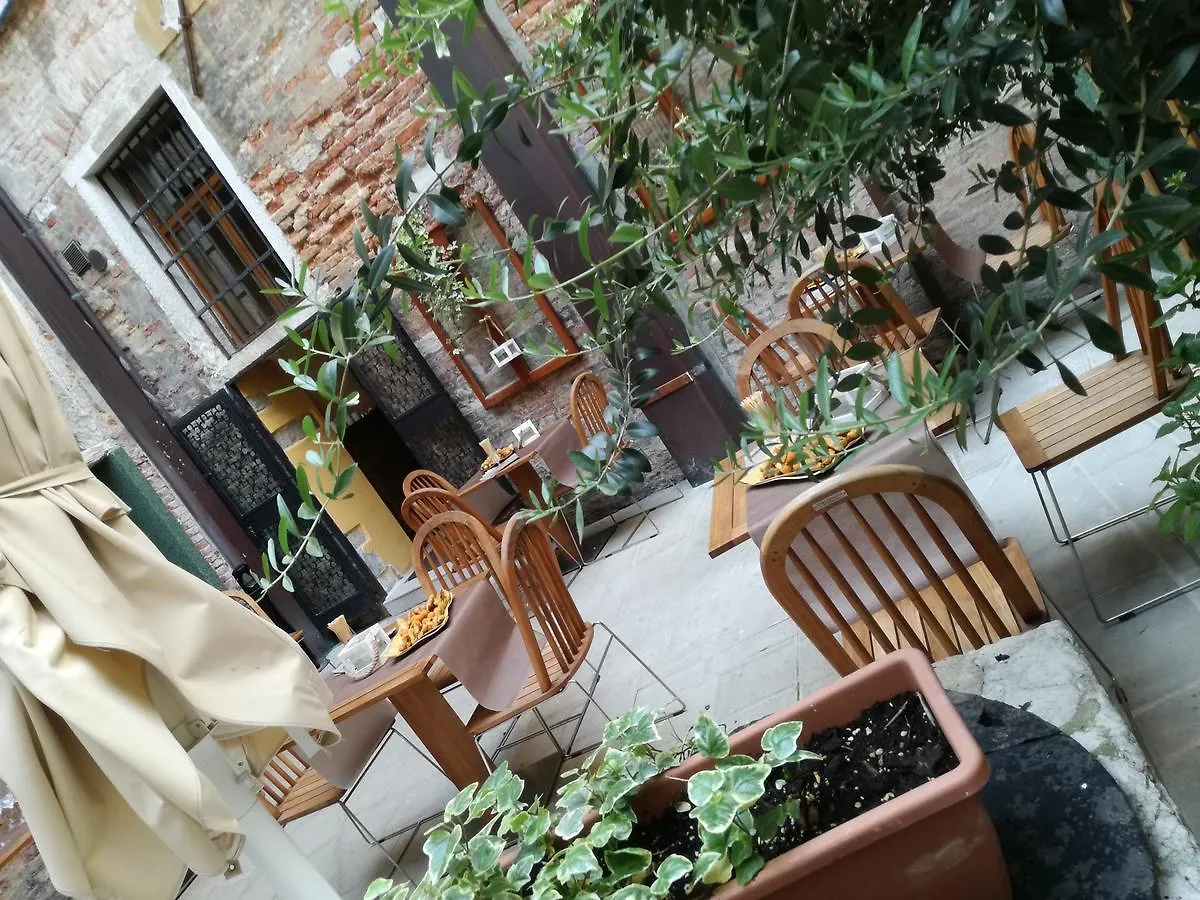 Locanda La Corte Venice 3*,