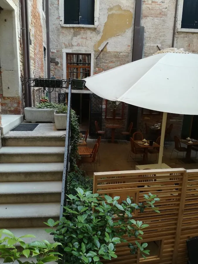 Locanda La Corte Venice Bed & Breakfast